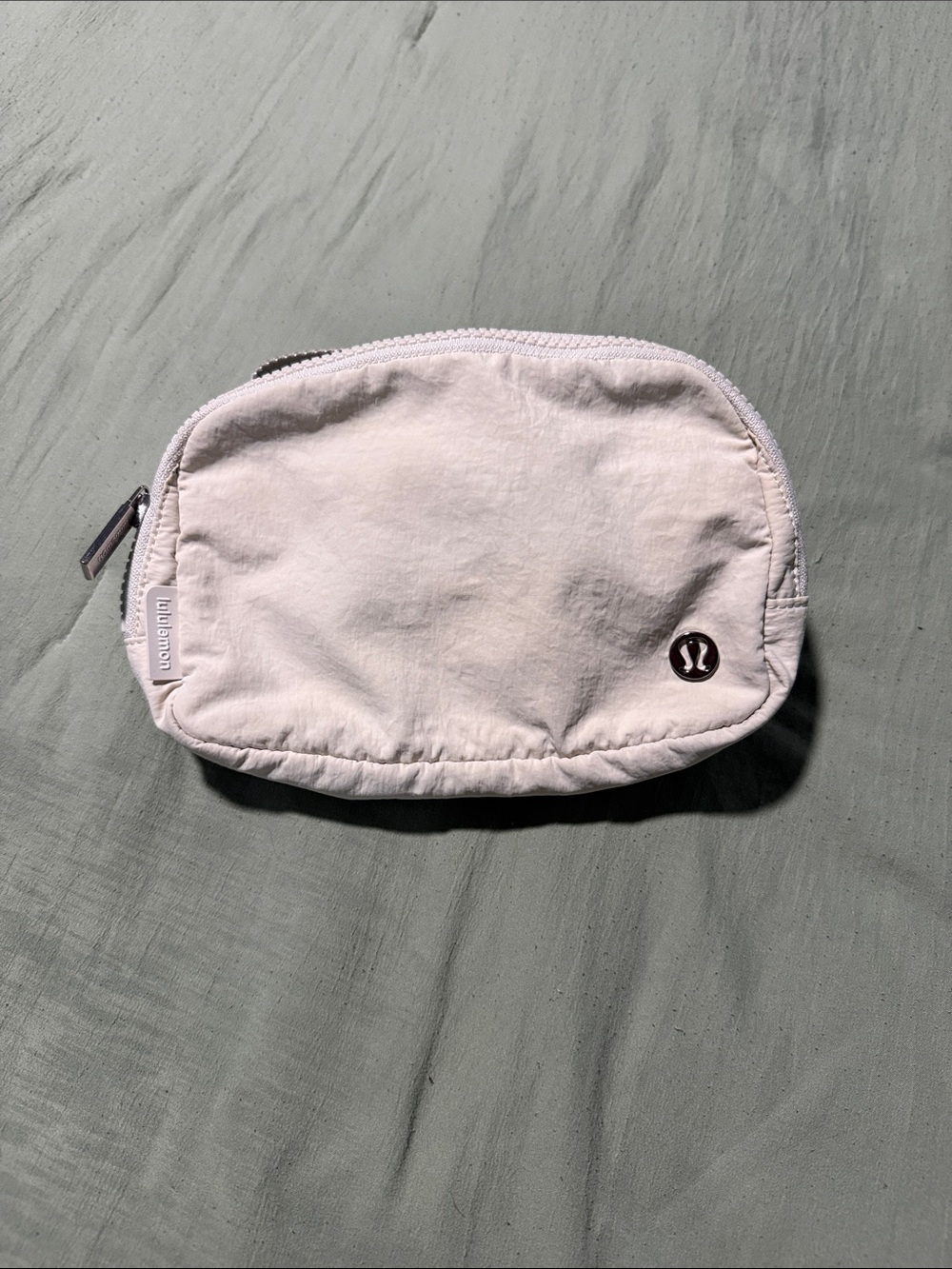 lululemon athletica light gray/white pouch